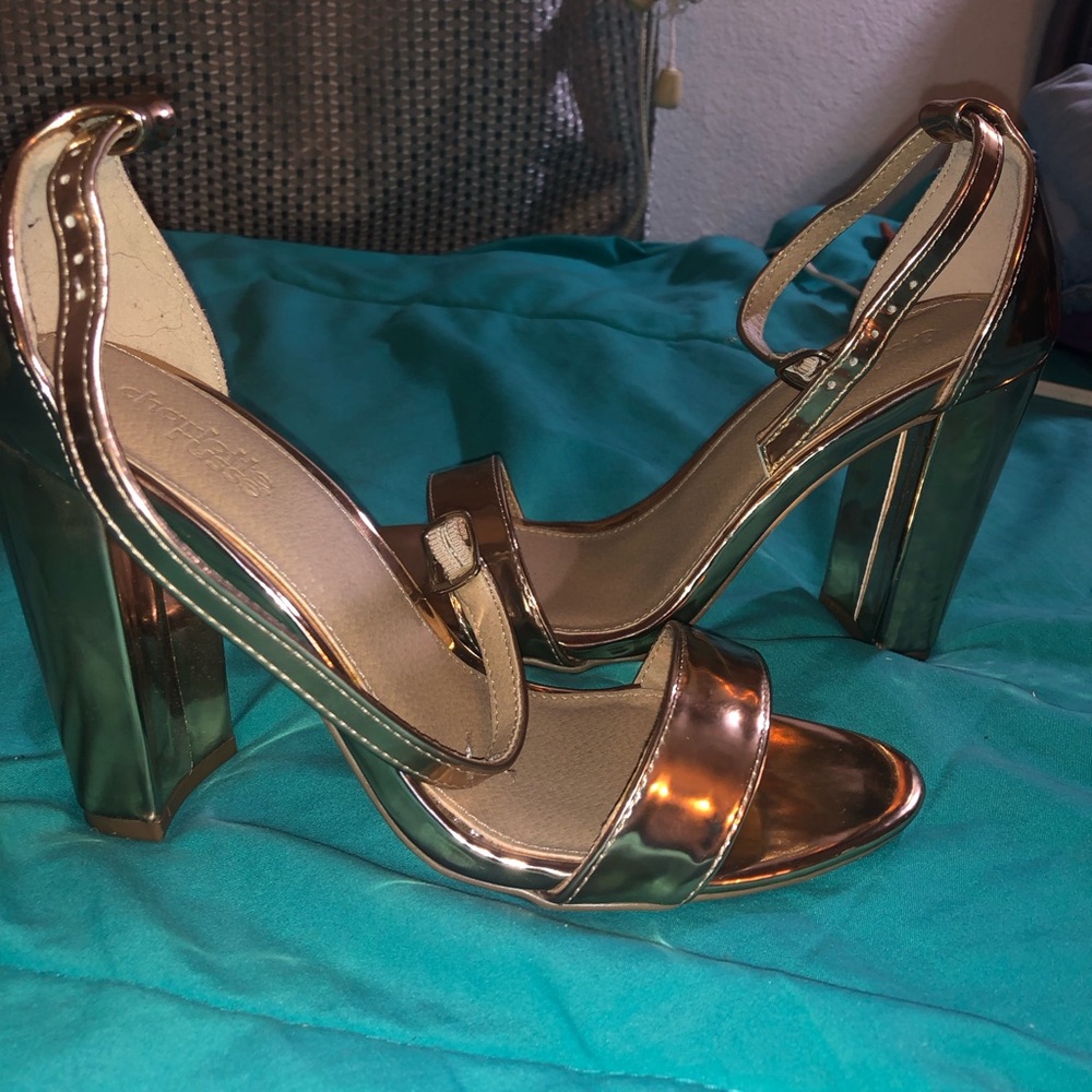 Very cute and comfy rose gold heels